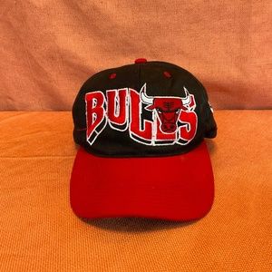 Chicago Bulls SnapBack Hat Vintage 90’s Red & Black Embroidered NBA GCC Jordan
